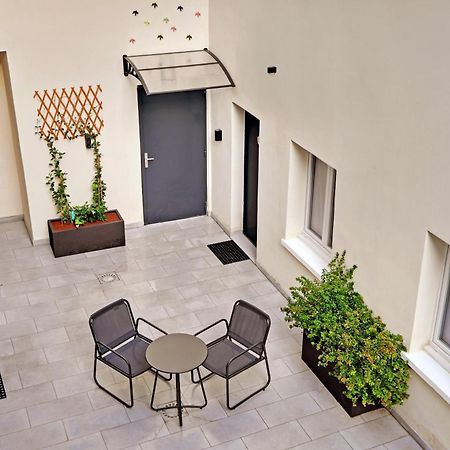 Hotel Cocoon Сент-Уен Екстериор снимка