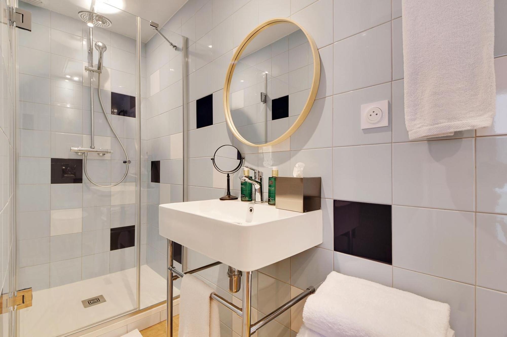 Hotel Cocoon Сент-Уен Екстериор снимка